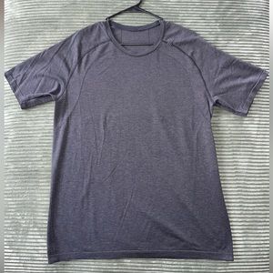 Men Lululemon Metal Vent Tech Short Sleeve black Heather size XL.